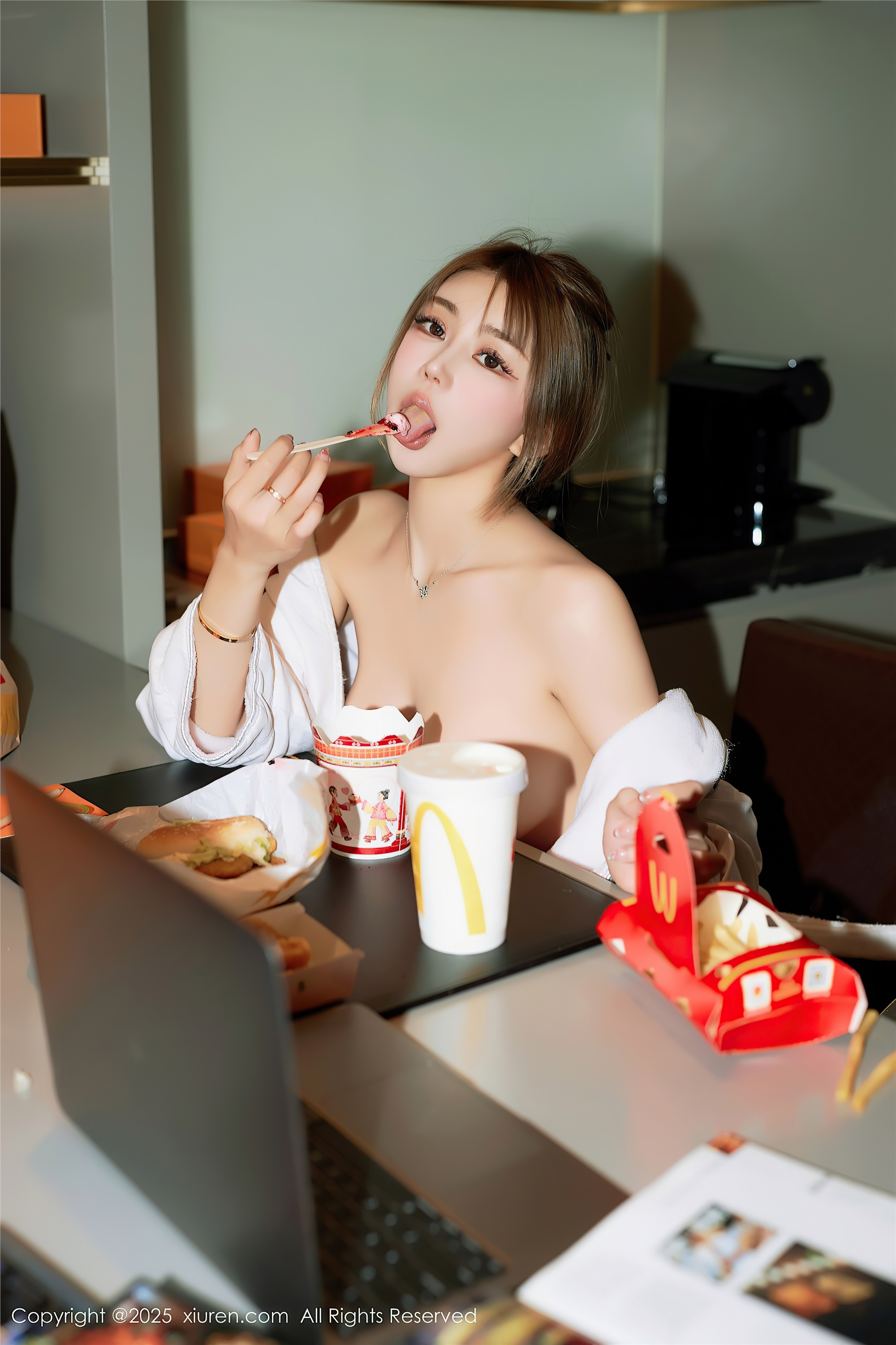 Xiuren秀人网 2025.03.26 NO.10072 Zoe柚柚